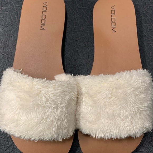 Volcom faux fur slides - Picture 3 of 4